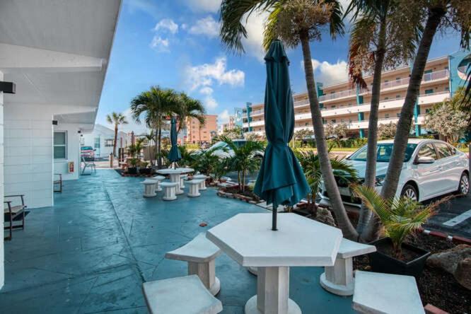 Sunset Beach Suites 圣徒皮特海滩 外观 照片