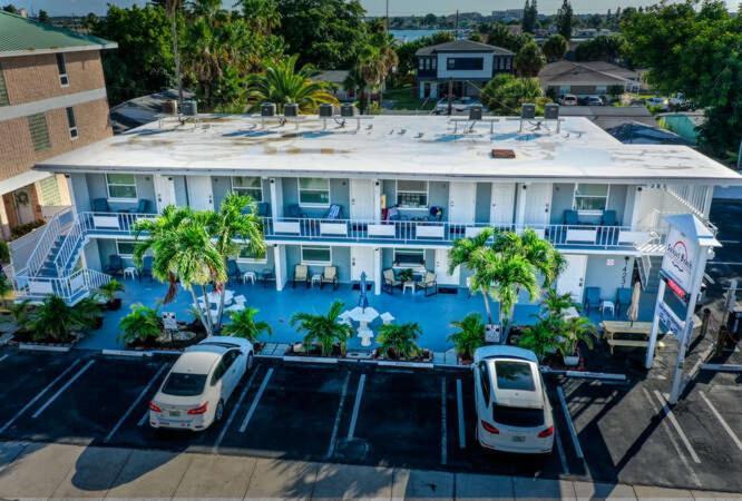 Sunset Beach Suites 圣徒皮特海滩 外观 照片