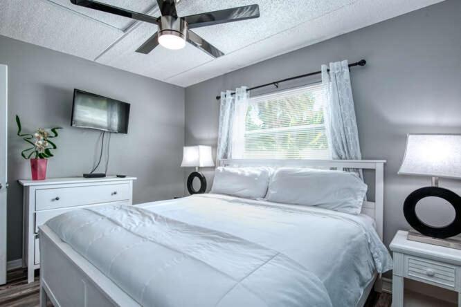 Sunset Beach Suites 圣徒皮特海滩 外观 照片